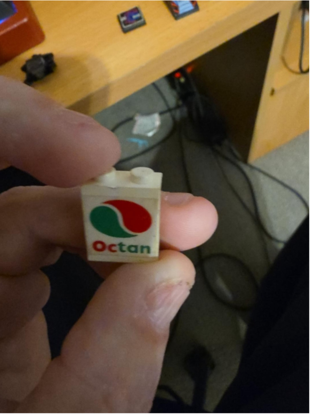 Vintage LEGO 4864apb003 Octan Logo 1x2x2 White Panel 1992-93